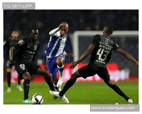 巴黎圣日耳曼在法甲联赛中取得6连胜，C罗和梅西双双进球助球队领跑积分榜